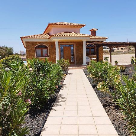 Villa Casa Del Sol 3 Bedroom Villa With Private Solar Covered 12M X 6M Pool Minimum Stay 7 Nights Chromecast And Wifi Throughout The Property Triquivijate Exterior photo