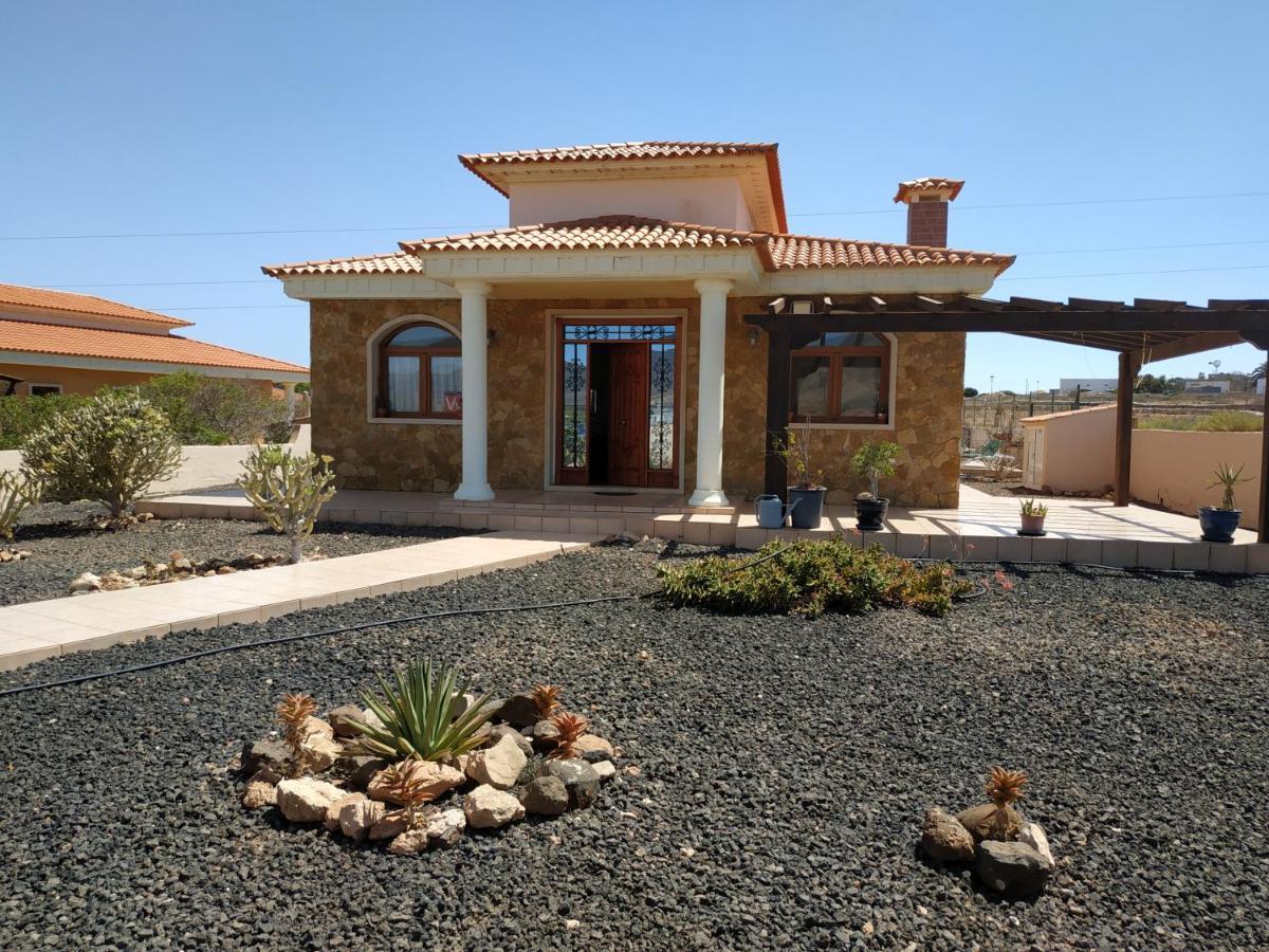 Villa Casa Del Sol 3 Bedroom Villa With Private Solar Covered 12M X 6M Pool Minimum Stay 7 Nights Chromecast And Wifi Throughout The Property Triquivijate Exterior photo