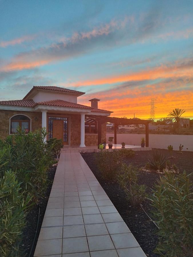 Villa Casa Del Sol 3 Bedroom Villa With Private Solar Covered 12M X 6M Pool Minimum Stay 7 Nights Chromecast And Wifi Throughout The Property Triquivijate Exterior photo