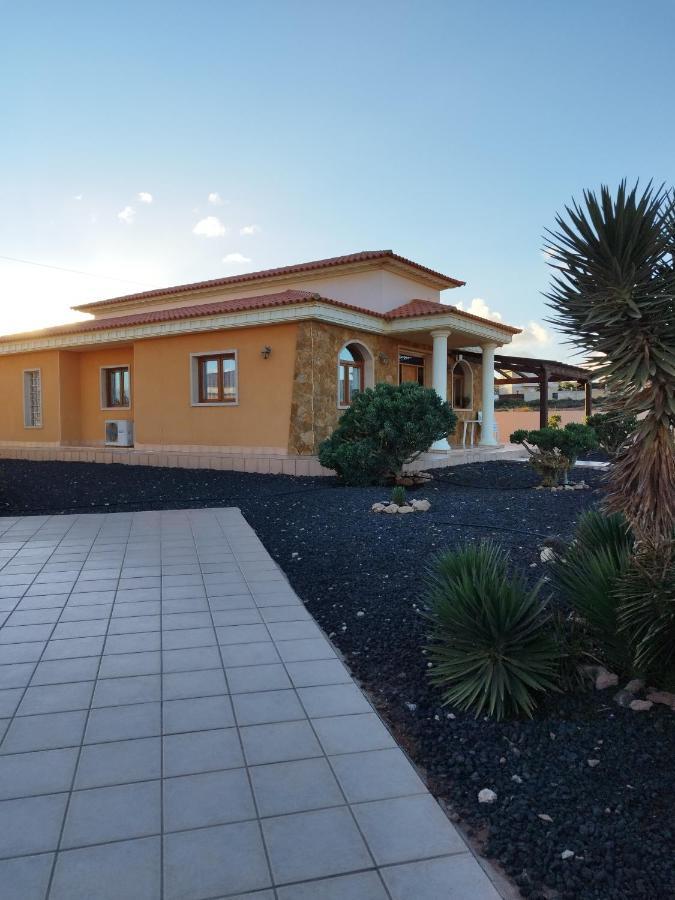 Villa Casa Del Sol 3 Bedroom Villa With Private Solar Covered 12M X 6M Pool Minimum Stay 7 Nights Chromecast And Wifi Throughout The Property Triquivijate Exterior photo