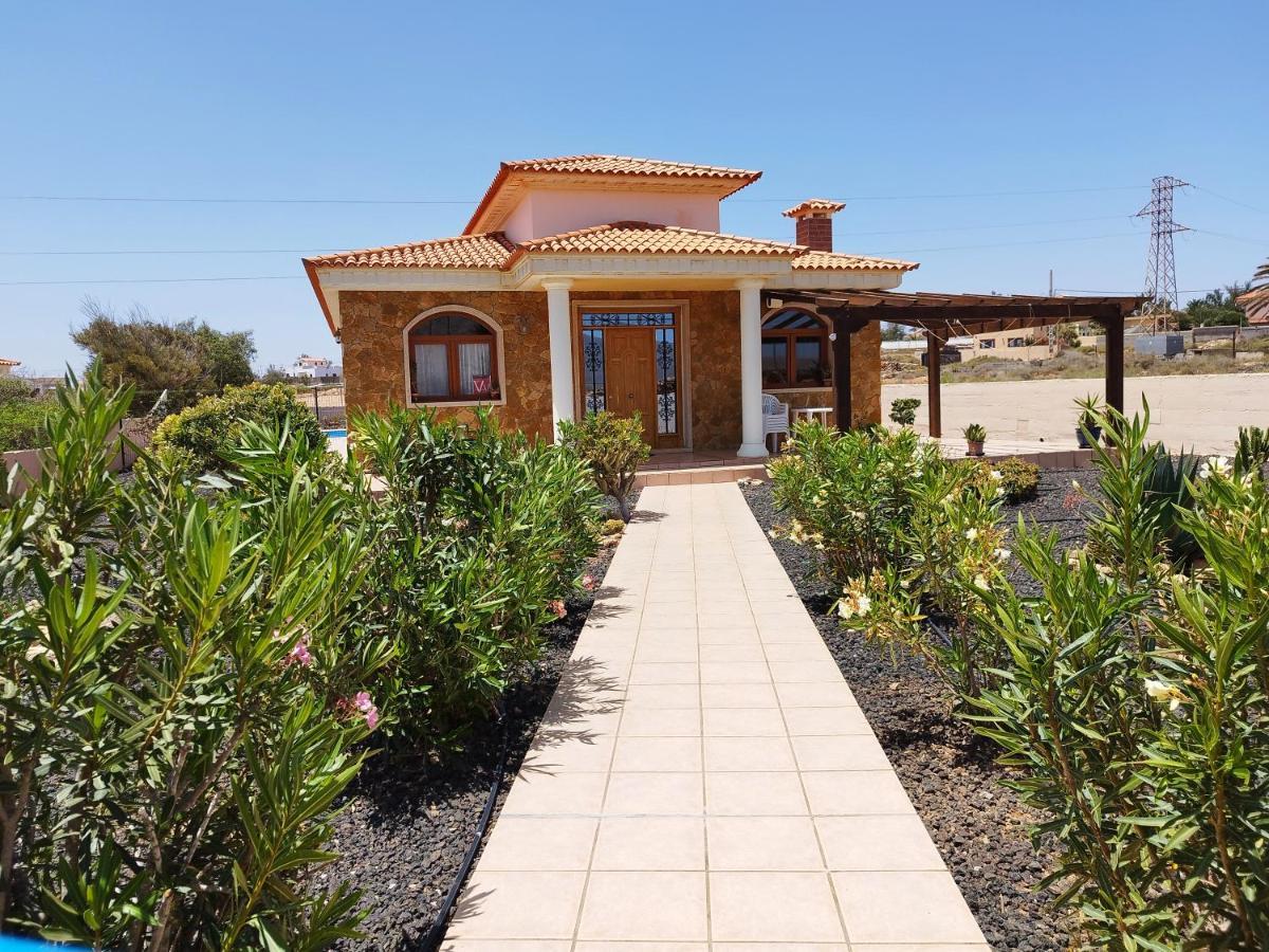 Villa Casa Del Sol 3 Bedroom Villa With Private Solar Covered 12M X 6M Pool Minimum Stay 7 Nights Chromecast And Wifi Throughout The Property Triquivijate Exterior photo