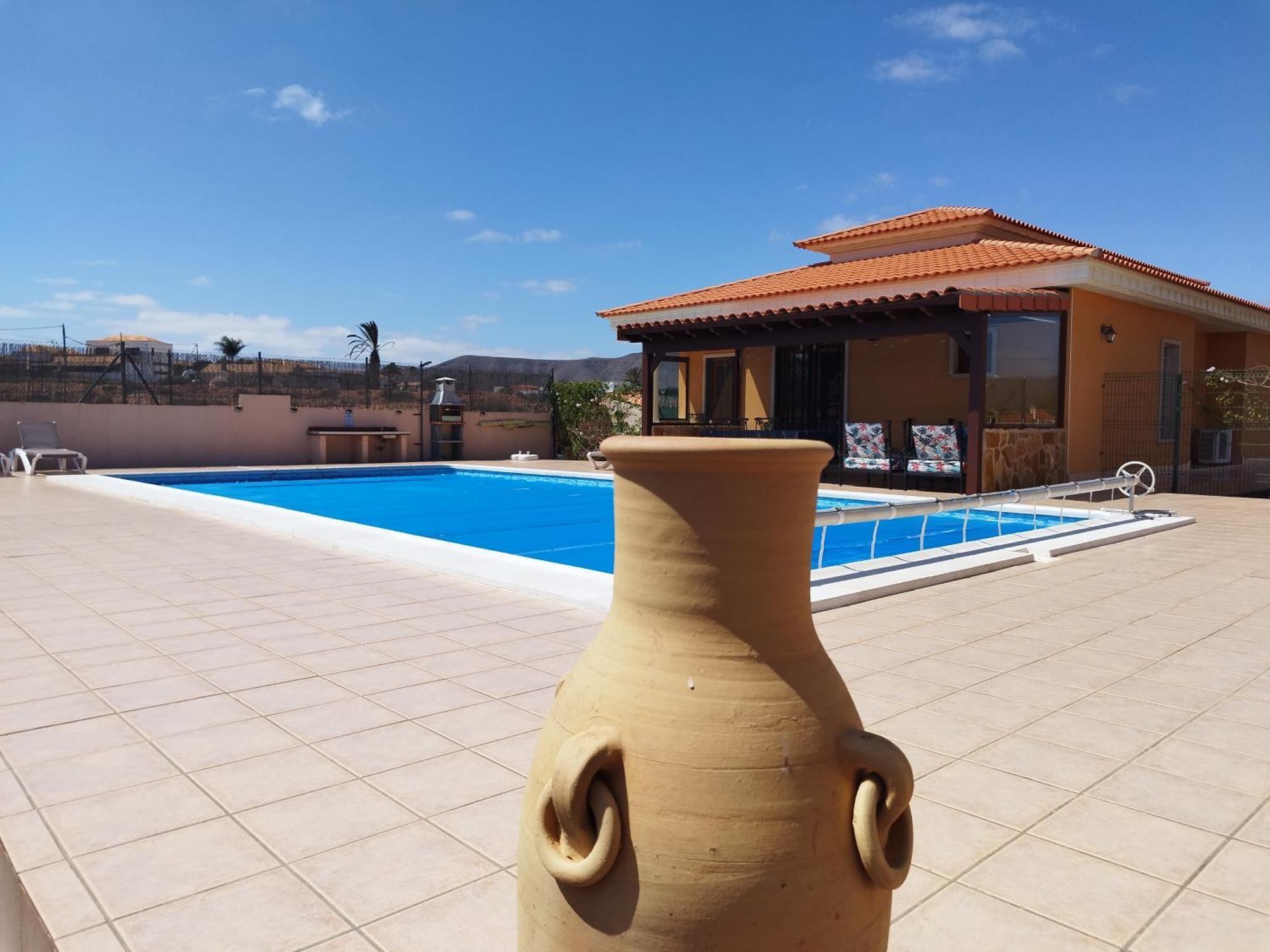 Villa Casa Del Sol 3 Bedroom Villa With Private Solar Covered 12M X 6M Pool Minimum Stay 7 Nights Chromecast And Wifi Throughout The Property Triquivijate Exterior photo